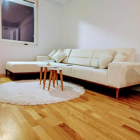 East Gate Living Nderim Apartment *
